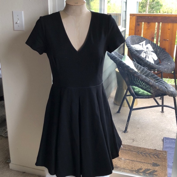 Banana Republic Dresses & Skirts - Gorgeous black Banana Republic pleated dress sz 8p